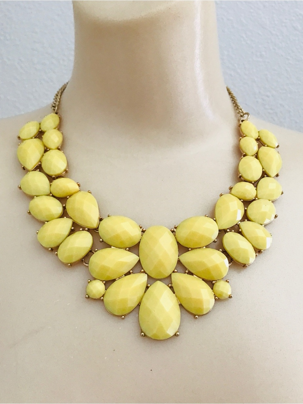 Vintage Sunny Yellow Resin Faceted Bib Statement Bohemian Necklace Jewelry